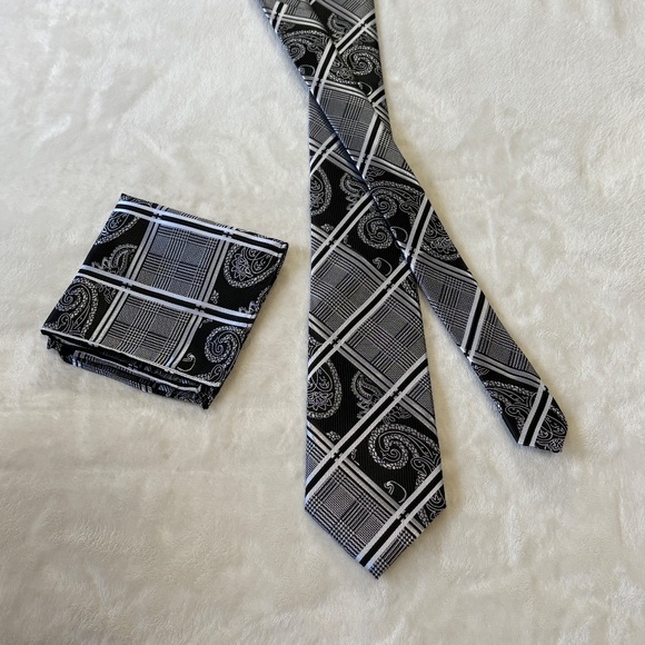 Silk Designer 58" Necktie & Matching Pocket Square Black Silver Plaid Paisley - Picture 2 of 5